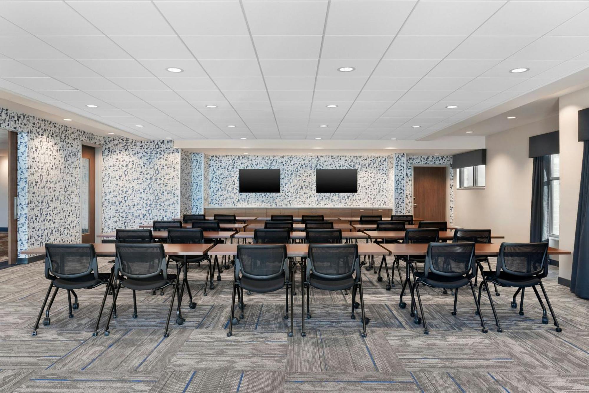 Courtyard By Marriott Milwaukee Brookfield At Poplar Creek Hotel Exterior photo
